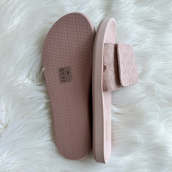 NWOT Michael Kors slides - Picture 5 of 8
